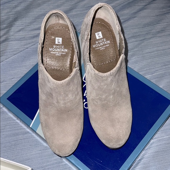 White Mountain Women's Gray Ankle Boots - Picture 2 of 7